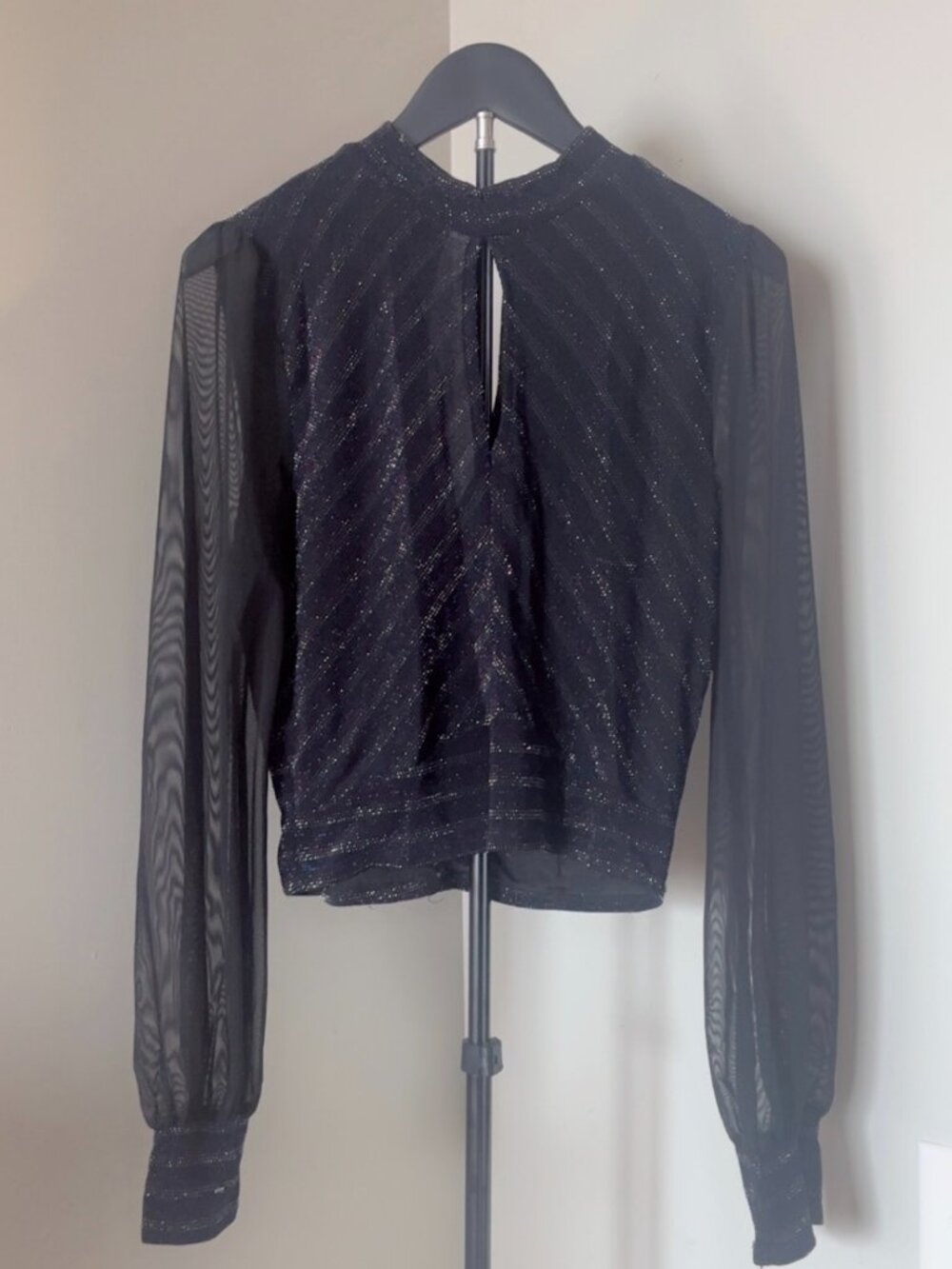 Black and Chic Blouse!